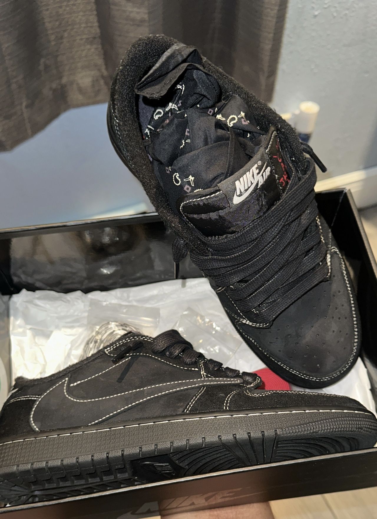 Travis Scott Jordan 1 Phantom 