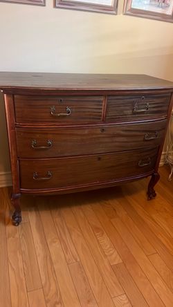 Early 20th Century Bow-front Chest of Drawers