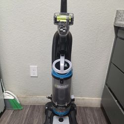 Bissell Swivel Pet Hair Vacuum 