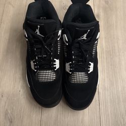 Jordan 4s White Thunders