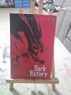 Batman: Dark Victory DC Comics Graphic Novel 2001