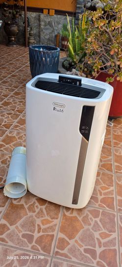 Air conditioner 12500 btu complete with window attachment