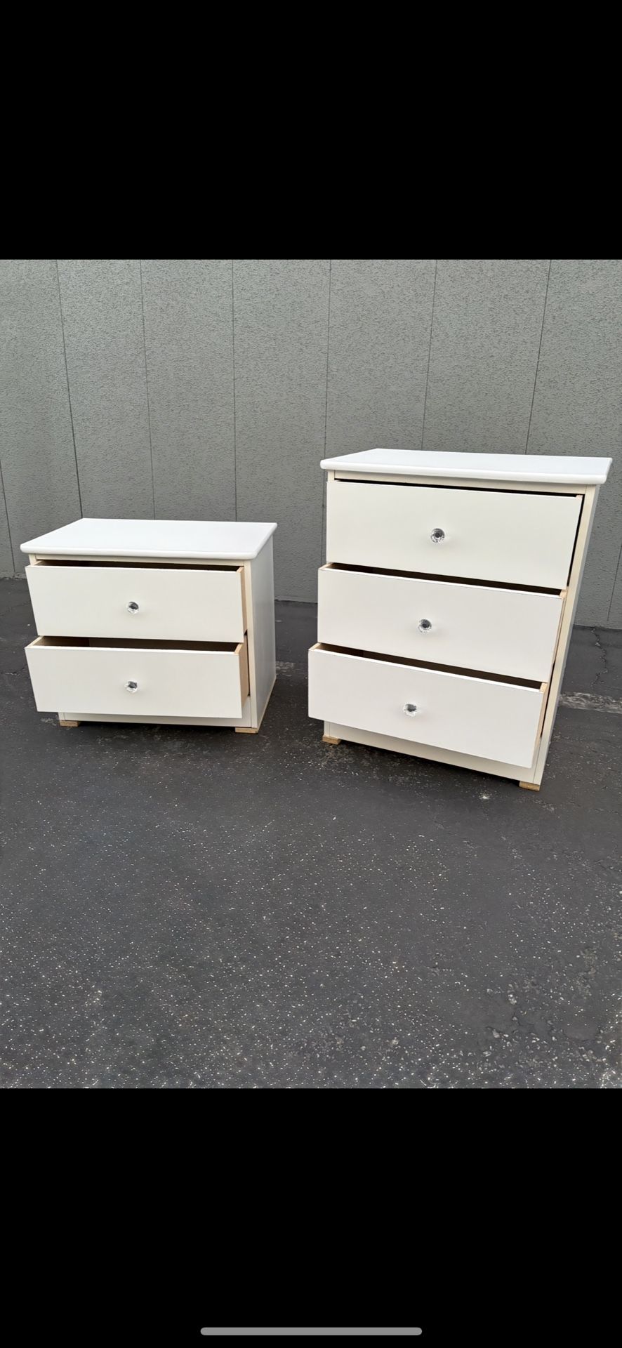 NEW BEAUTIFUL WHITE 2&3 DRAWER NIGHTSTAND WITH DIAMOND KNOBS✨