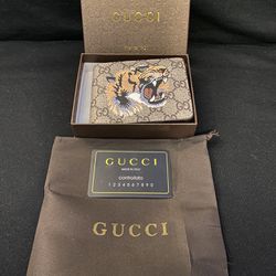 Gucci Beige GG Supreme Tiger Wallet