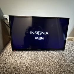 32 Inch Insignia TV with mount