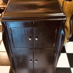 Antique  Victrola  Upright Talking Machine.