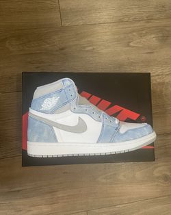 Air Jordan 1 Hyper Royal Size 8.5
