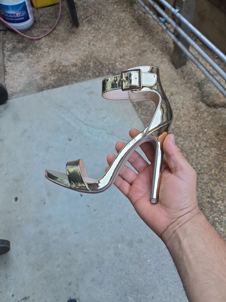 Heels Size 5.5 Color Gold $20