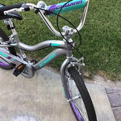 SCHWINN Astrid Kids 20” Wheels Bicycle 