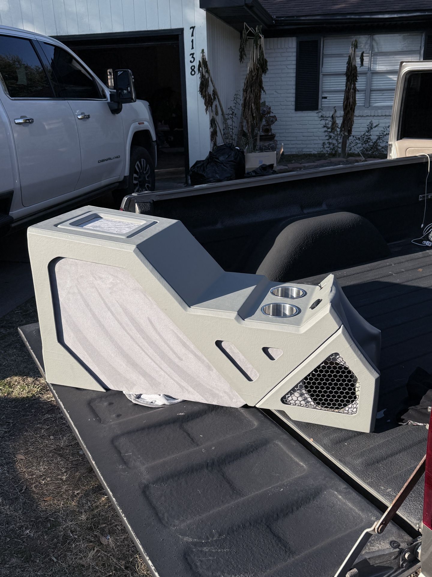 New Obs Center Console Chevy 95-98 ! 700) today only serious buyers don’t waste my time