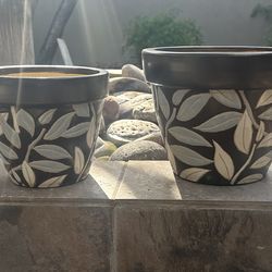 Set of 2 ceramic planter pots