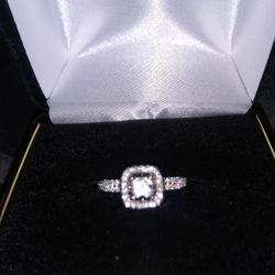 1.5 Ct White Gold 10k Engagment Ring 4000 Dollars New Selling For 2000