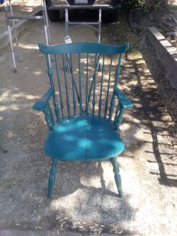EARLY AMERICAN HANDCRAFTED WOODEN ARMCHAIR