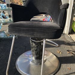 Salon chair