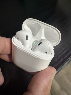 Apple AirPods Gen 2 Barely Used 