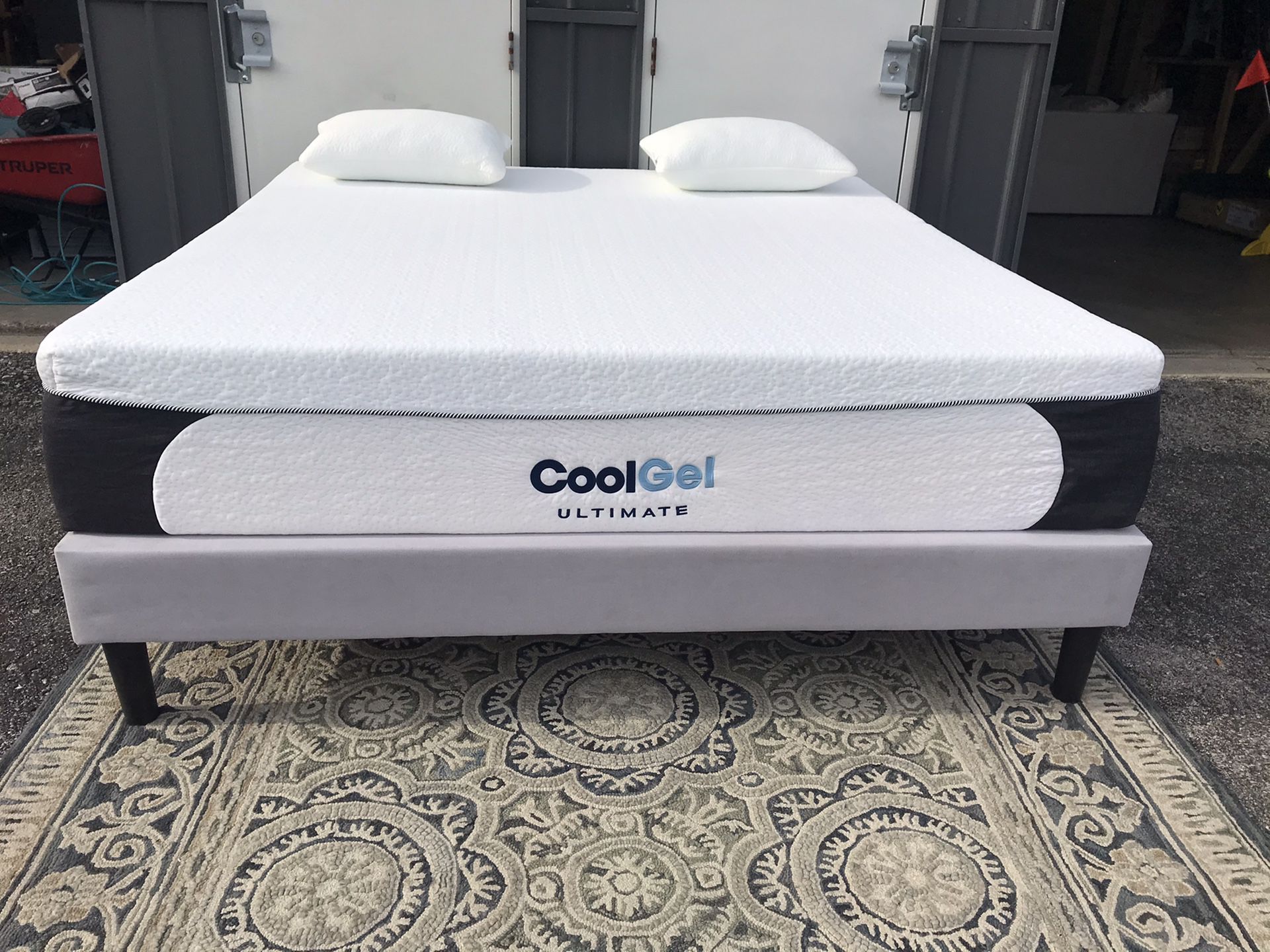 New King size 14” cool gel memory foam mattress and platform bed frame