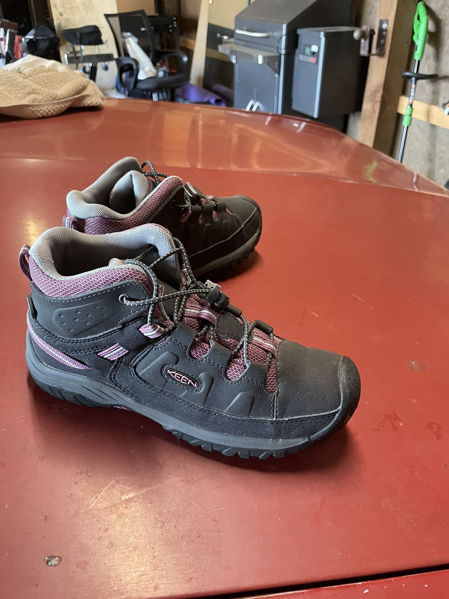 Womens Keen Hiking Boots