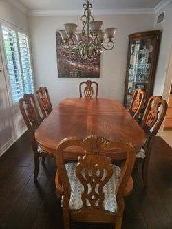 Solid Oak Dining Table Excellent condition