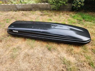 Thule Rooftop Cargo Box (with crossbars)
