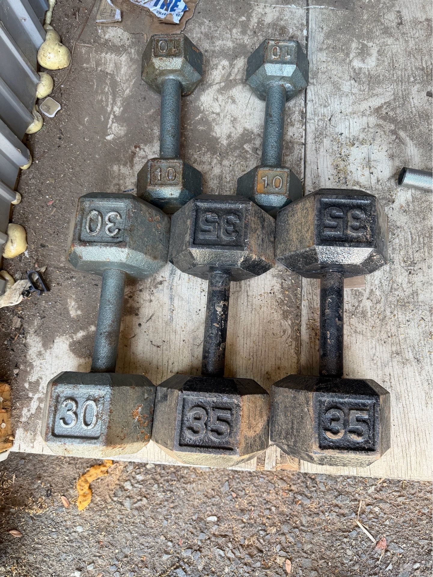 Dumbbells 2 10lb single 30lb 35lb Pairs