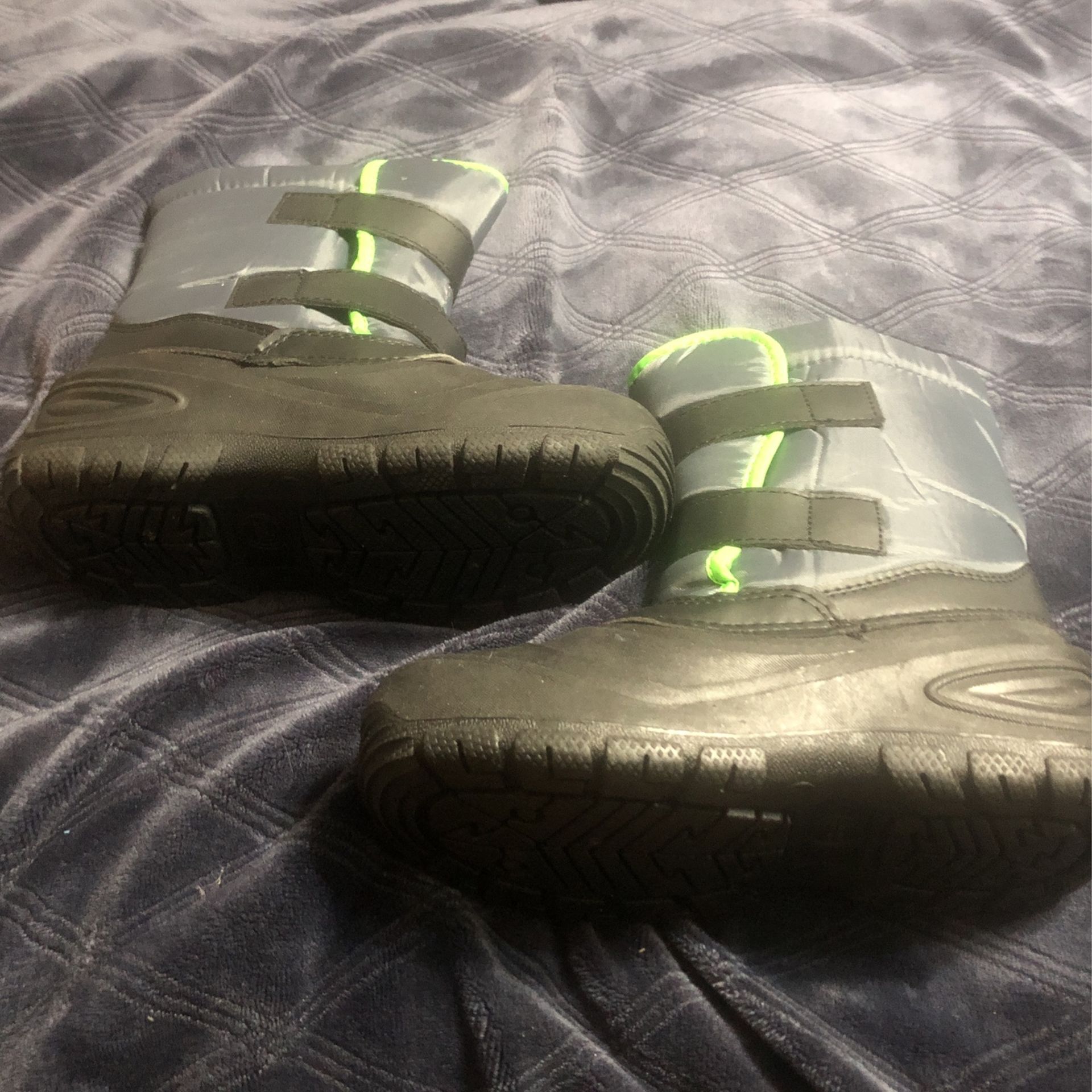 Kids winter boots Size 2