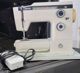 Vintage White Model 510 Sewing Machine