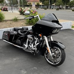 2020 Road Glide - Low Miles- Clean Title