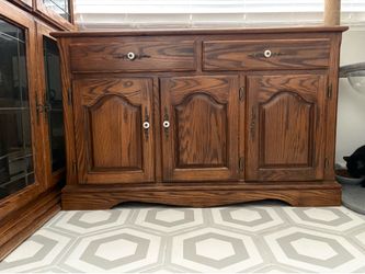 Bottom piece to China cabinet/buffet cabinet