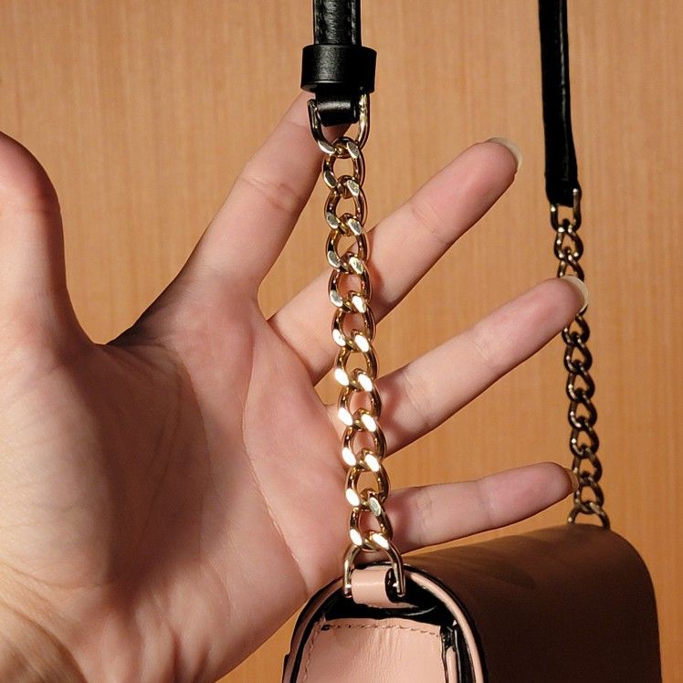 NEVE CONVERTIBLE FLAP CROSSBODY IN ROSY CHEEKS/BLACK/SPARROW