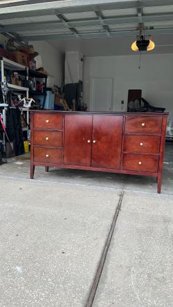 Dresser