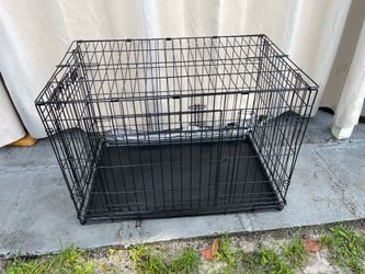 Pet Crate 36”W x22”D x 24”1/2H. Good Condition $40 Firm on Price