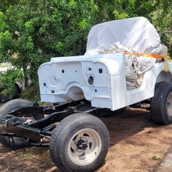 Jeep cj white 72 renegade with new ENGINE 4.2 6 cyl 258 or also have v8 350 with transmission700 r4 and transfer case ,fit cj5 cj7 yj 70-95 $3200 ,tra