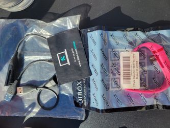 Fitbit Flex - 1 Band, 1 Battery, Three Charging Cords, 4 Clips