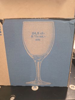 Wine Glasses Set in Box 8.25 oz