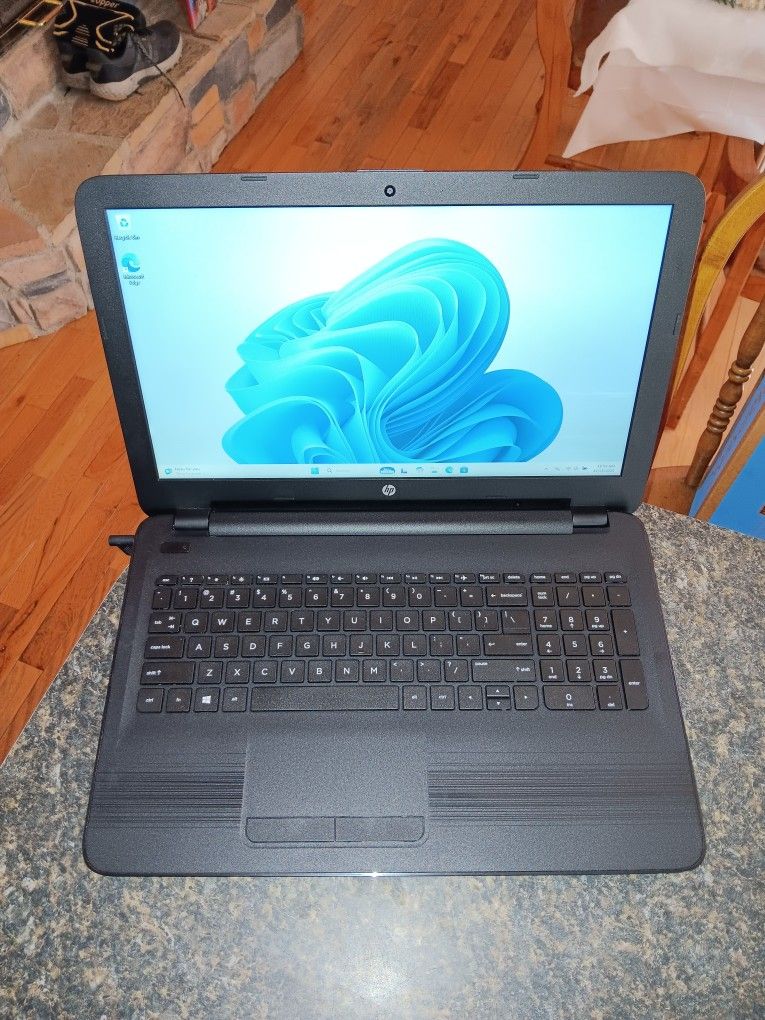 HP NoteBook 15-ba009dx Laptop 