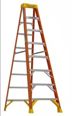 Werner 8' Fiberglass Ladder
