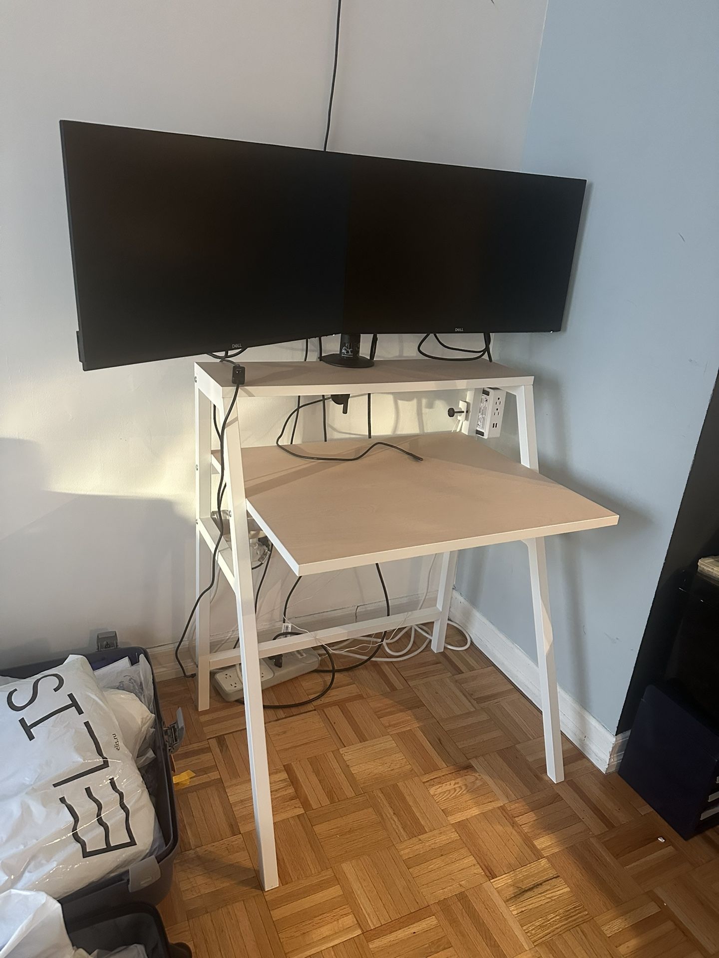 Modern Corner Desk with Upper Monitor Shelf – White Frame / Light Wood