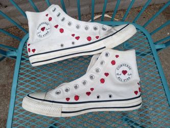 WOMEN'S 9.5 COVERSE CHUCK TAYLOR'S ROSE AND HEART LOW TOPS
