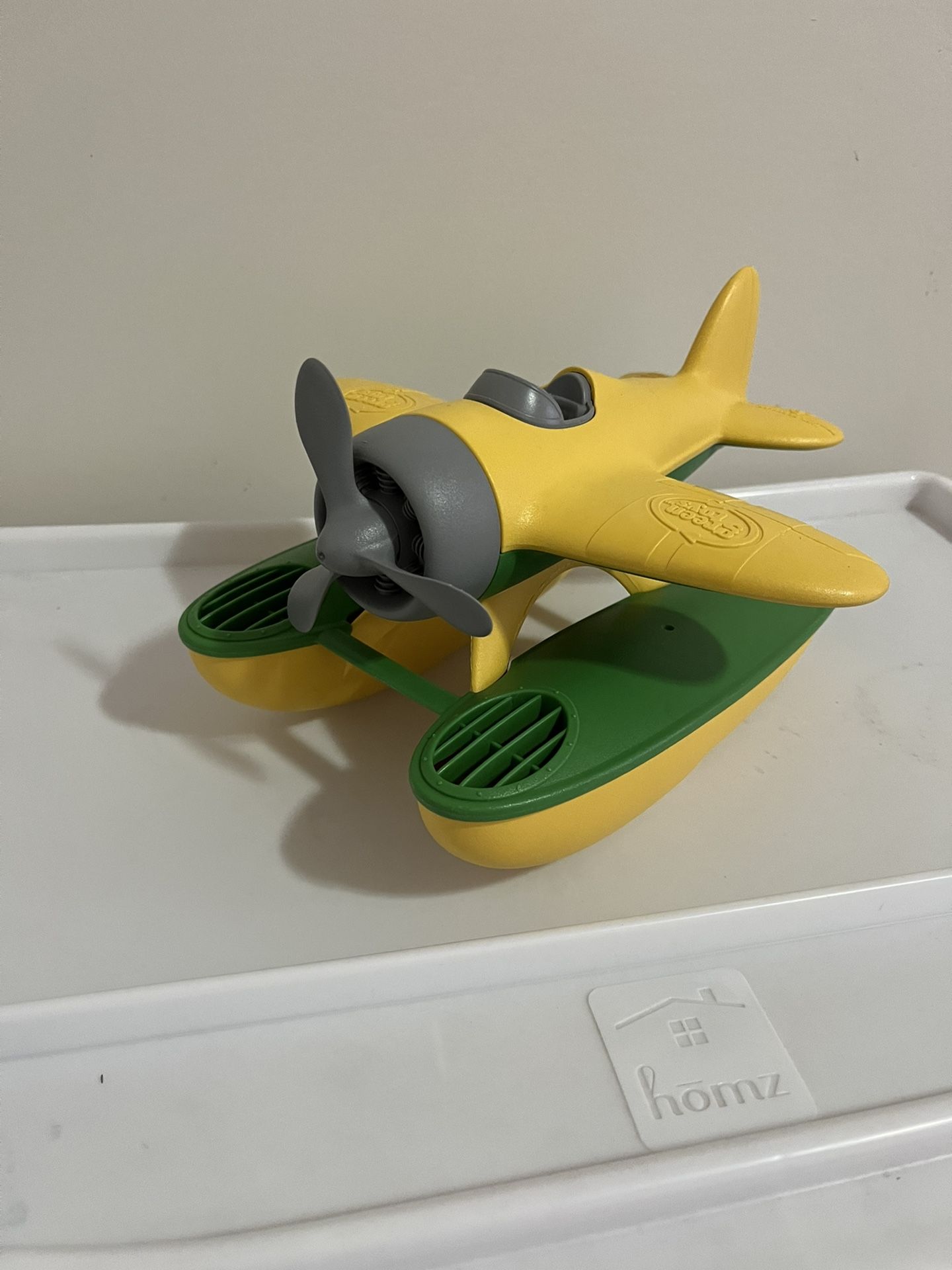 Toy plane