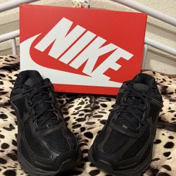 Nike Vomero Triple Black 