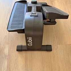 Cubii Exerciser With Mat