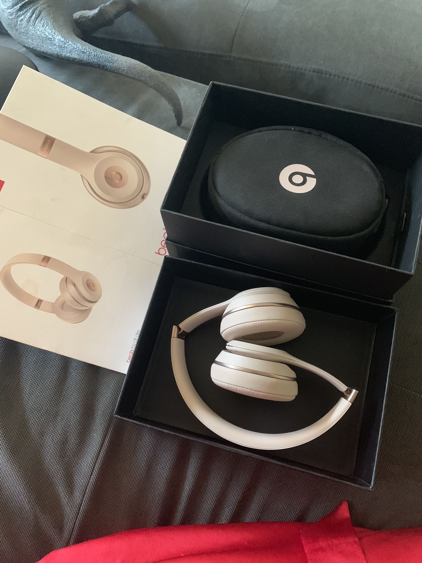 Wireless solo beats in rose gold