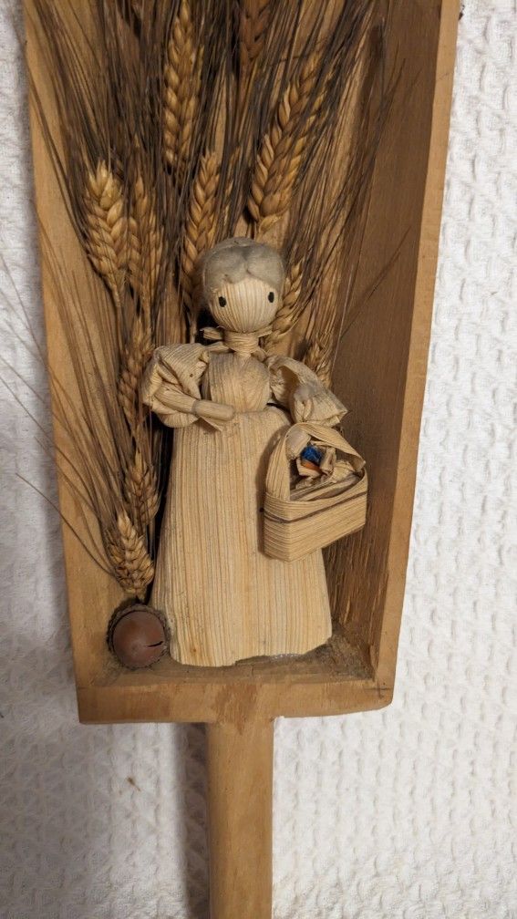 Wall Decor Wooden Shovel Straw Girl Doll With Basket Acorn Wheat Stalks