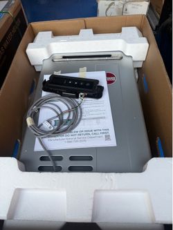 Rheem Performance Plus 9.5 GPM Smart Non-Condensing Outdoor Natural Gas Tankless Water Heater