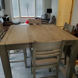 Diningroom Table & Chairs
