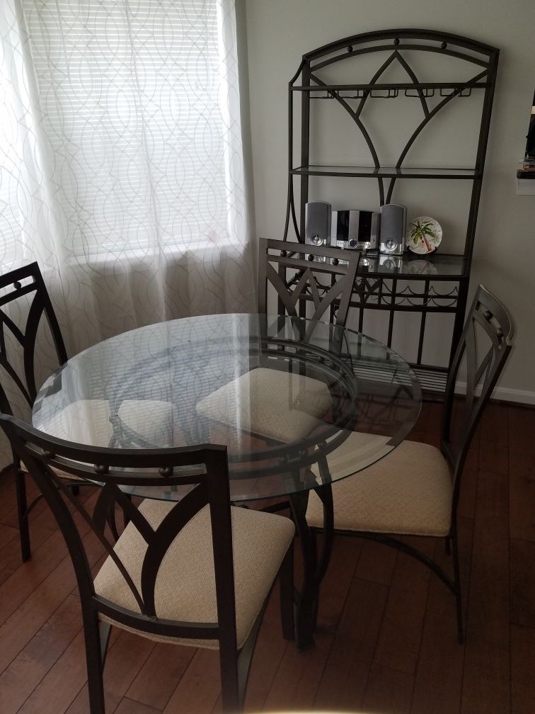 Dinning Room Table Set & Hutch