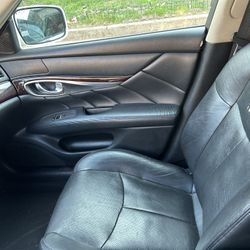 2011 Infiniti M37