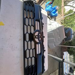 Front Grille Toyota Tacoma 2024  2025