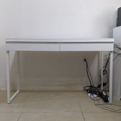 IKEA BESTÅ BURS Desk - With Glass Top