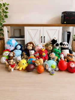 Bundle of 28 Plush Toys & Soft Balls